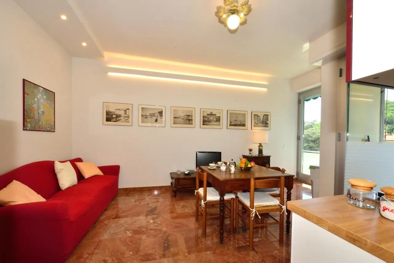 Roommo Monte Oliveto Florence 0*,